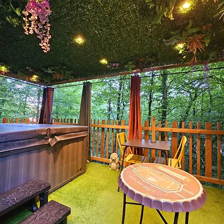 بيت خشبي La Enchanteresse Illoud