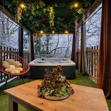 بيت خشبي La Enchanteresse Illoud