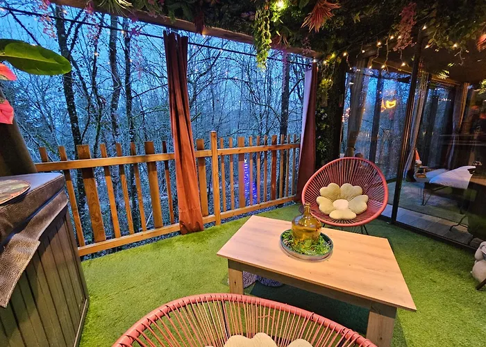 La Enchanteresse Lodge Illoud